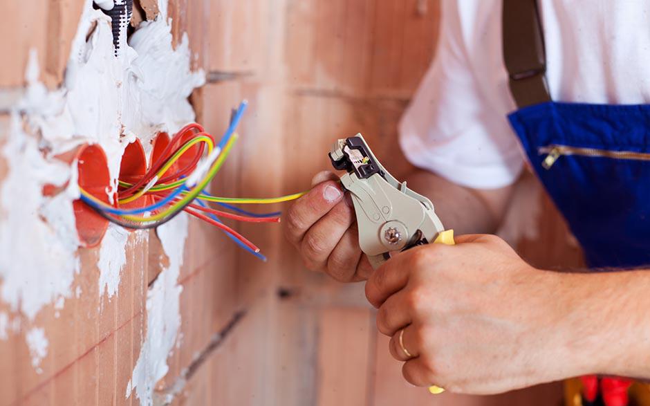 je recherche un électricien Limours